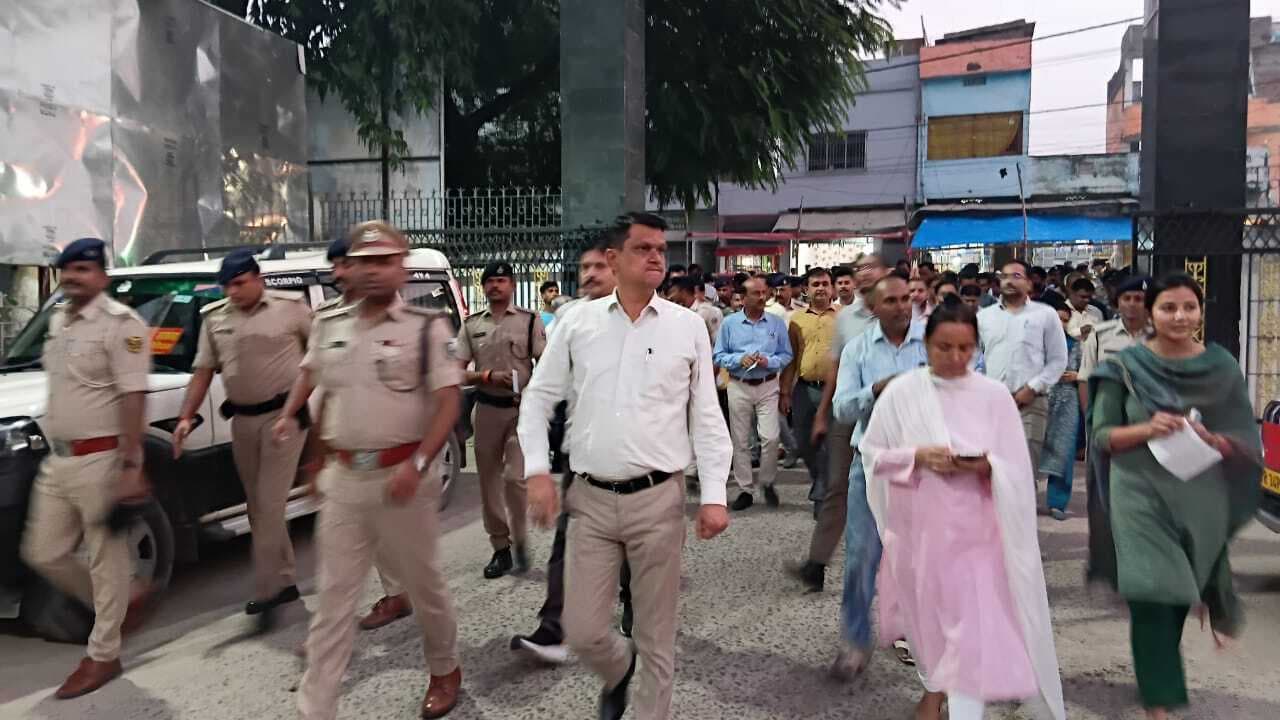 अलग-अलग विस क्षेत्र के लिए 10 प्रत्याशियों ने भरा नामांकन पर्चा