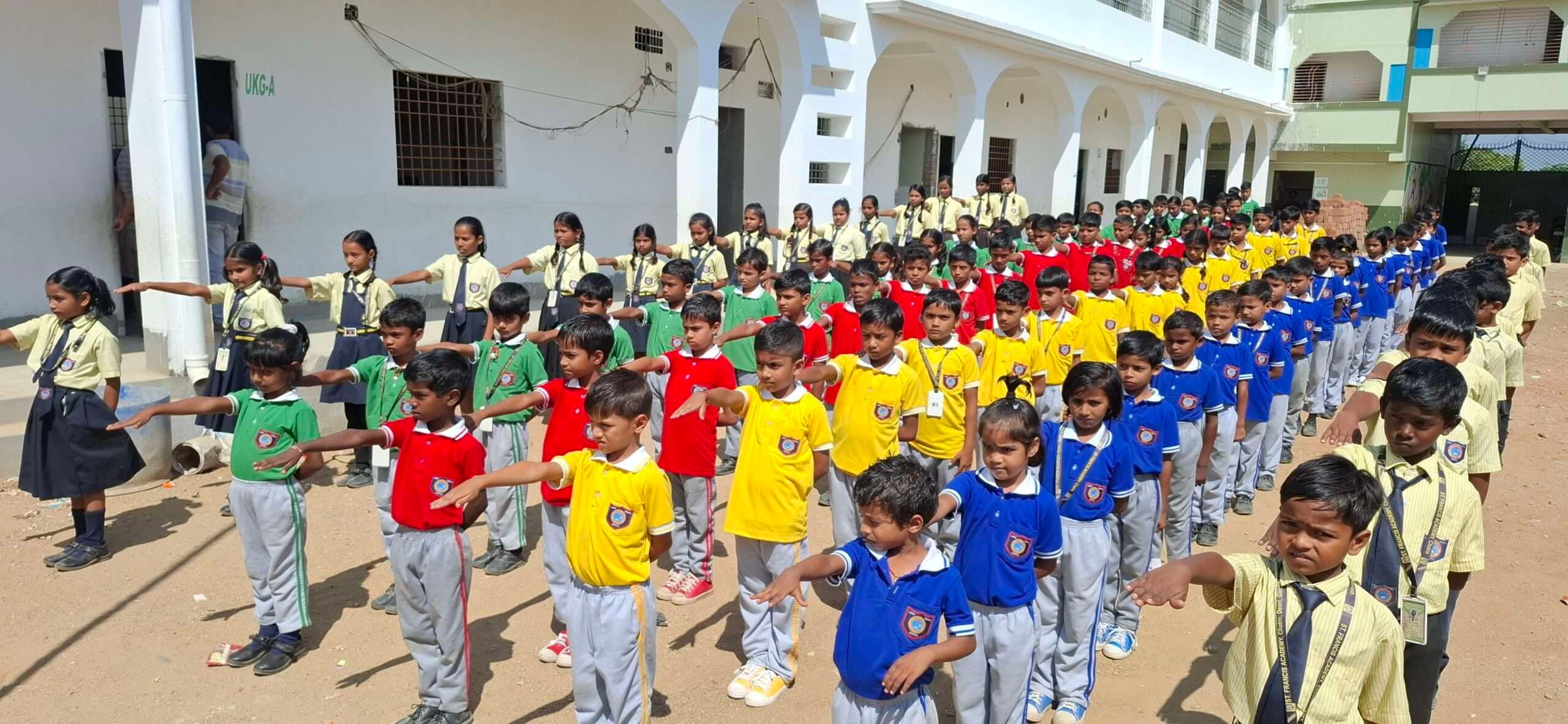 Giridih News :संत फ्रांसिस एकेडमी के बच्चे मिट्टी के दीये जलाकर घरों को करेंगे रोशन