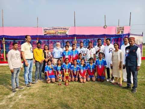 पुरुष वर्ग में एसआरटी कॉलेज धमड़ी व महिला वर्ग में साहिबगंज कॉलेज ने जीती ट्रॉफी