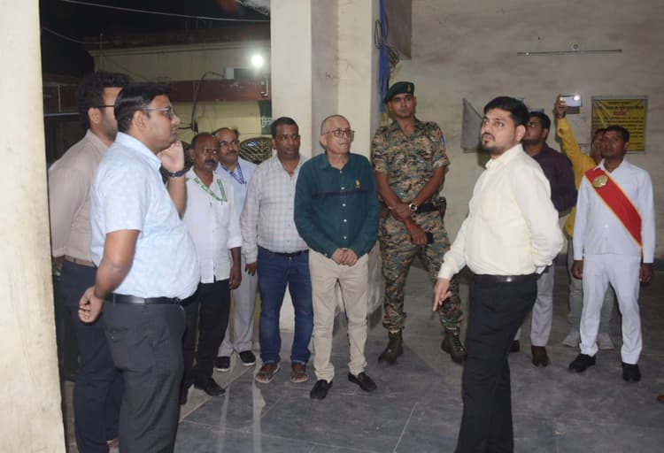 Dhanbad News: त्वरित व पेपरलेस रजिस्ट्रेशन की सुविधा जल्द उपलब्ध होगी : डीसी