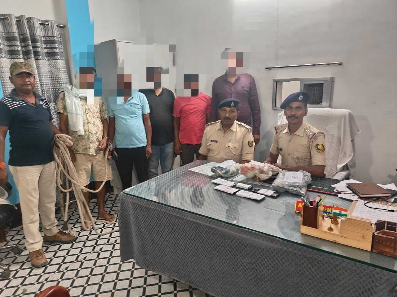 Bhagalpur news घोघा बाजार डकैती कांड के पांच अपराधी गिरफ्तार, एक फरार