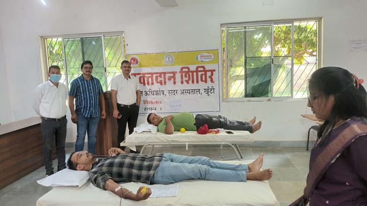 तोरपा में 14 लोगों ने किया रक्तदान