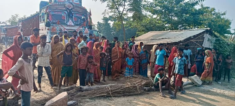 हाइटेंशन तार टूटकर सड़क पर गिरी, विद्युत आपूर्ति बाधित