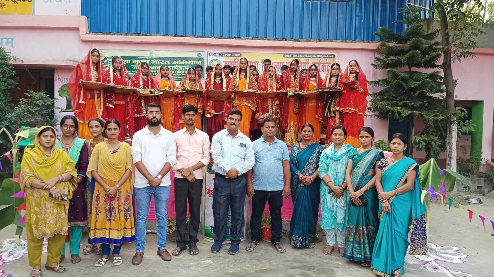 Samastipur : छात्राओं ने छठ महापर्व की झांकी प्रस्तुत कर मनमोहा