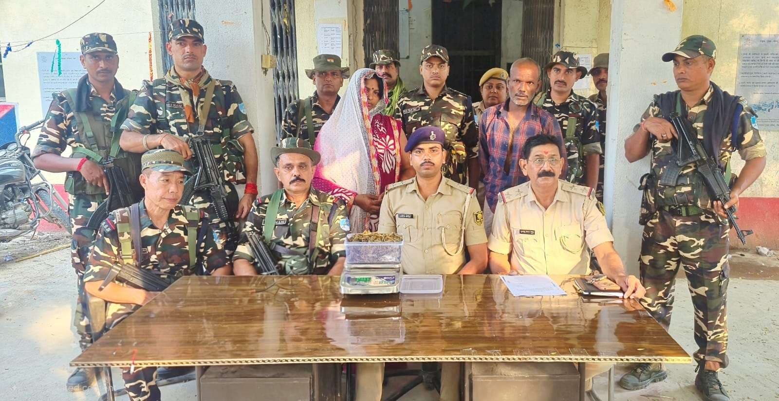 Motihari: घर में छुपाकर रखा गया 466 ग्राम गांजा बरामद, दंपति गिरफ्तार