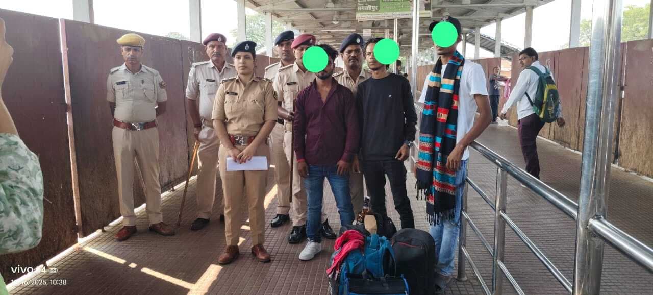 Samatipur : 43 बोतल शराब के साथ तीन गिरफ्तार