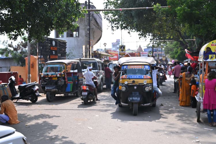 Deoghar News : बाबा मंदिर और शिवगंगा क्षेत्र अब स्थायी नो-एंट्री जोन, वाहनों के प्रवेश पर रोक