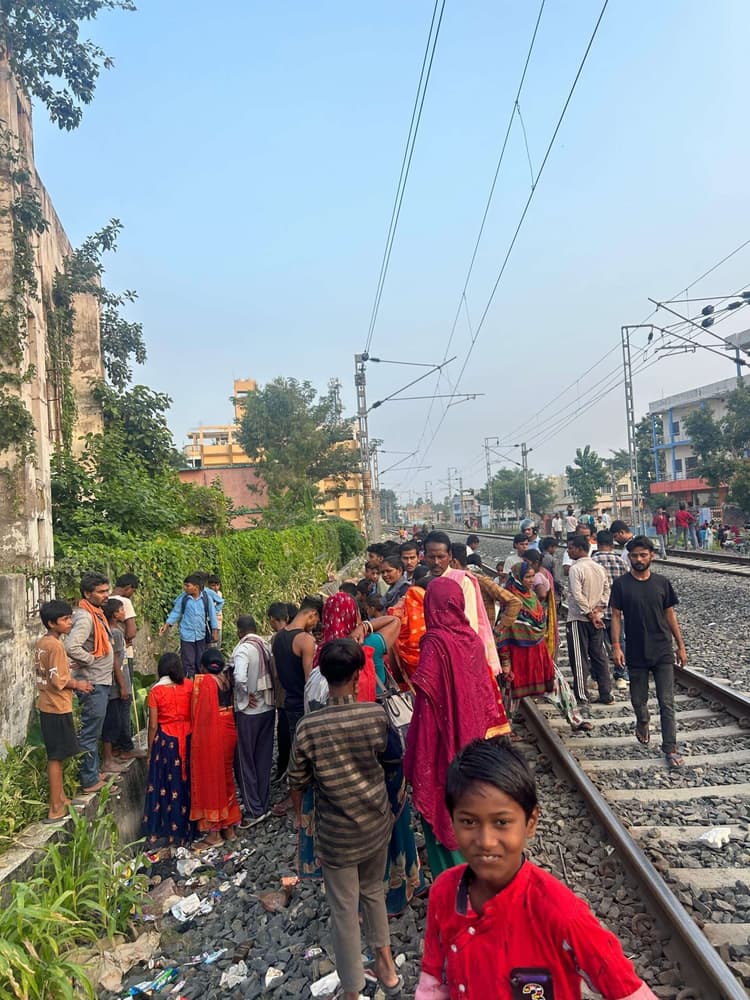 Motihari: प्रसव के बाद नवजात को रेल पटरी पर फेंका, मौत
