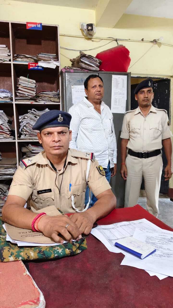डोभी मोड़ से फर्जी इंस्पेक्टर गिरफ्तार, छह साल से चेक पोस्ट के पास था सक्रिय
