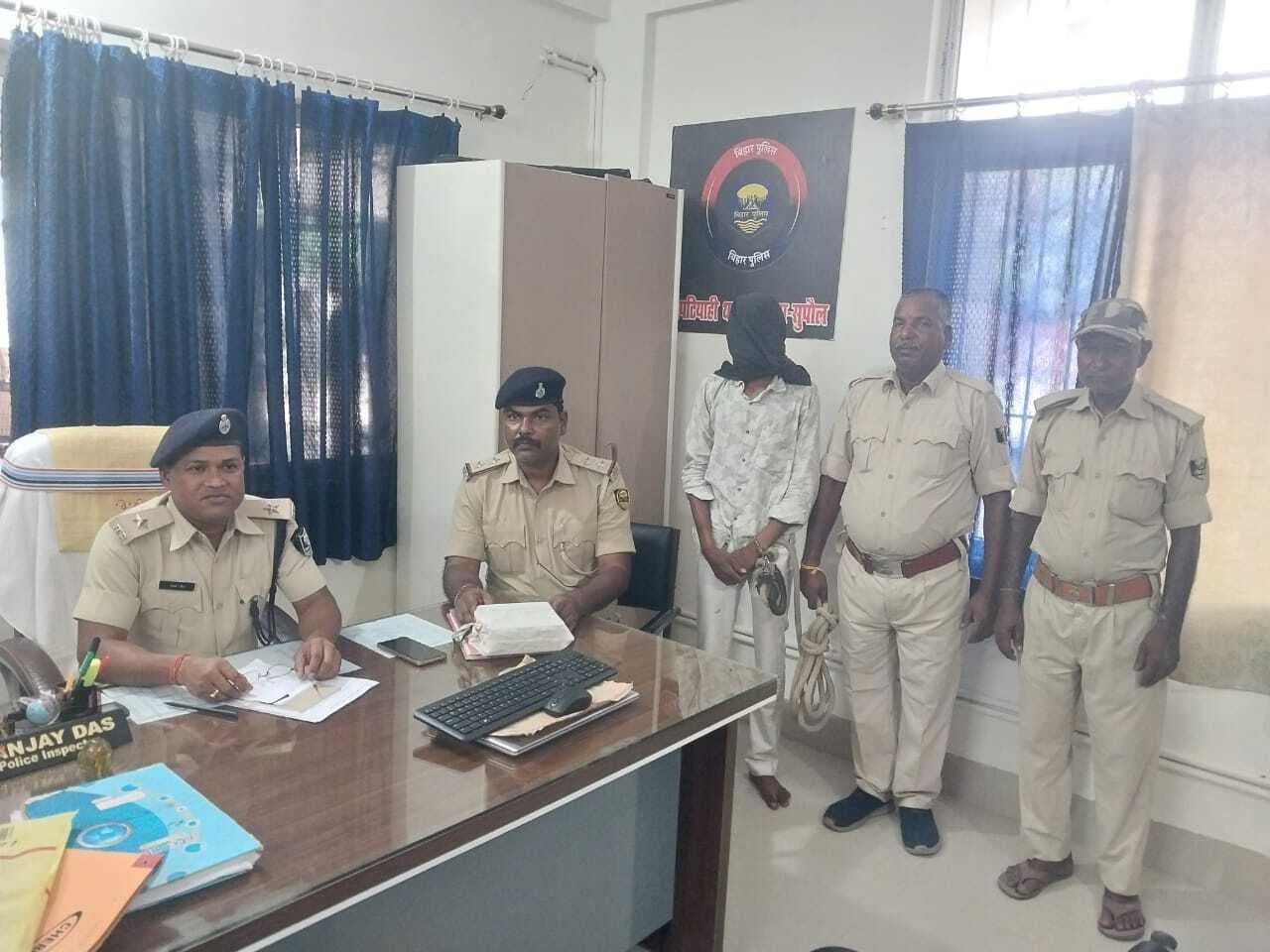 पिस्तौल व गोली सहित पकड़ाया शराब तस्करी का आरोपी