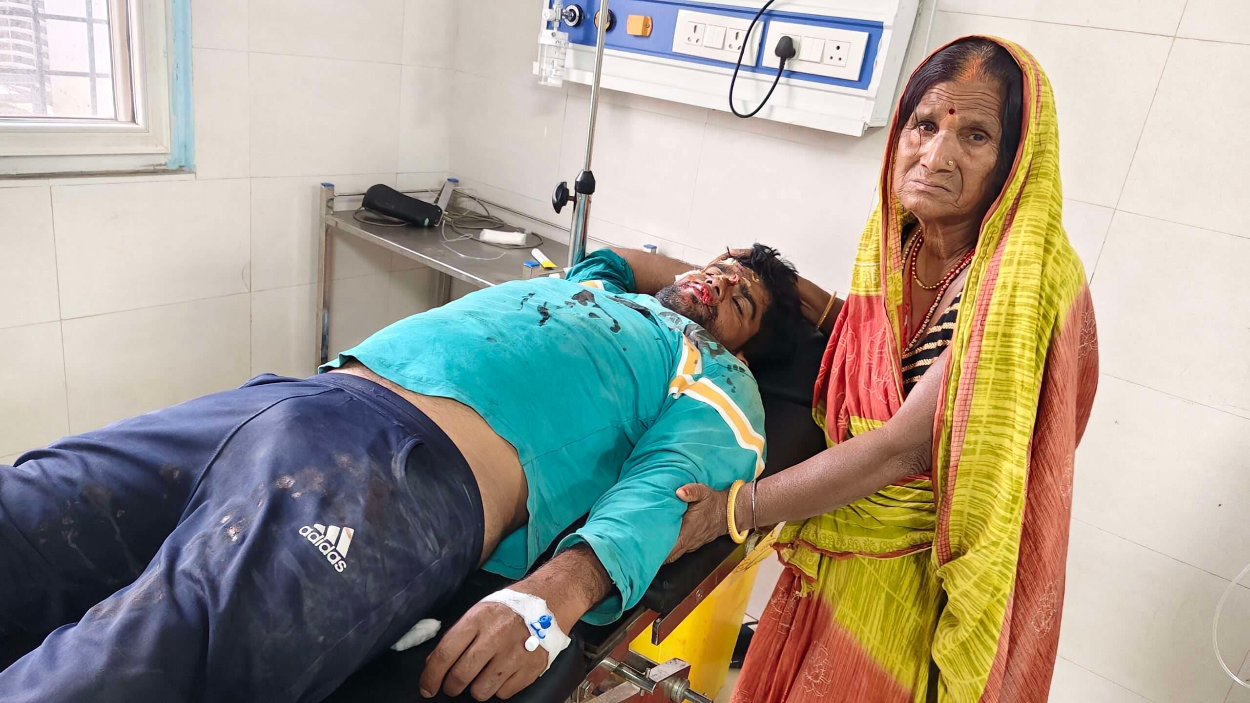 बाइक की सीधी भिड़ंत में दो युवक जख्मी