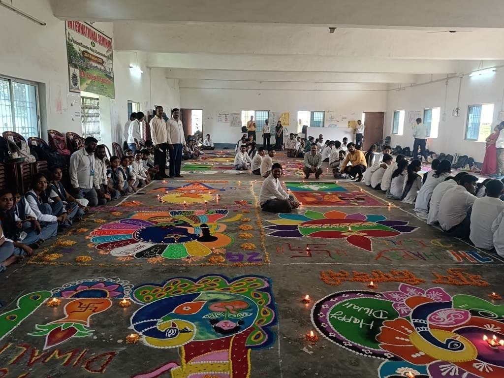 बीएन कॉलेज धोरैया में रंगोली प्रतियोगिता आयोजित, प्रशिक्षुओं को मिला पुरस्कार