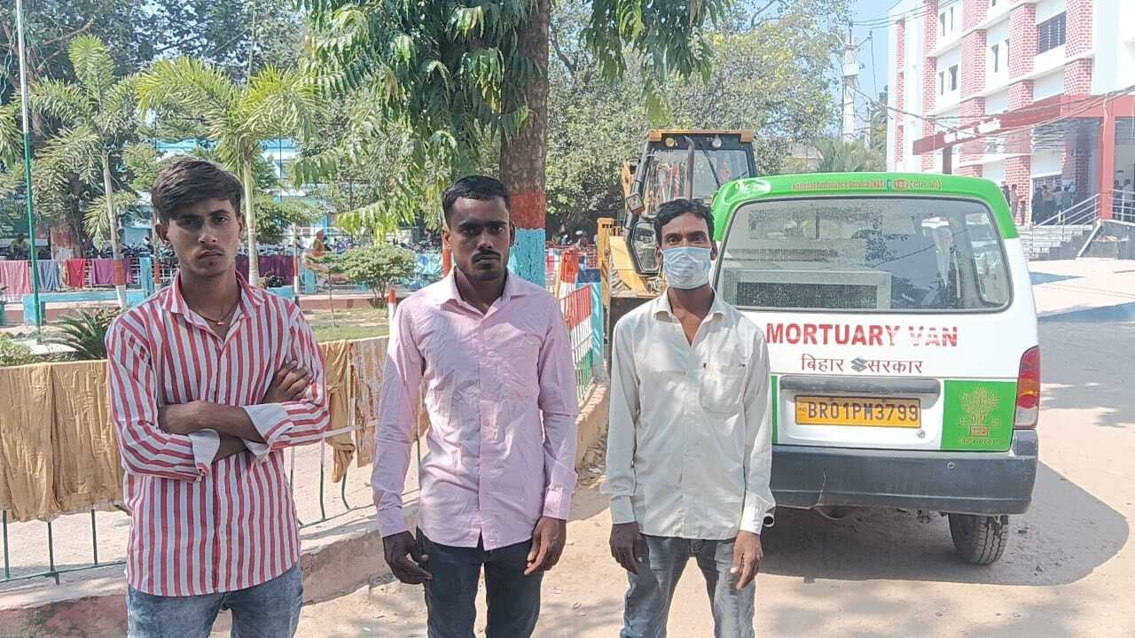हजियापुर में लापता युवक की गला रेतकर हत्या, एफएसएल की टीम ने जुटाये साक्ष्य