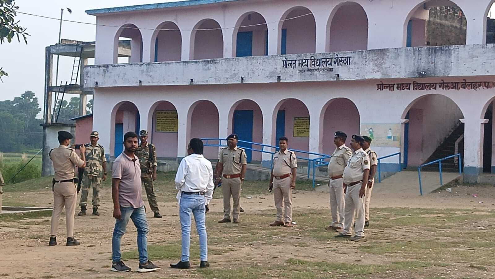 एसडीपीओ ने मतदान केंद्रों का किया निरीक्षण, किया फ्लैग मार्च