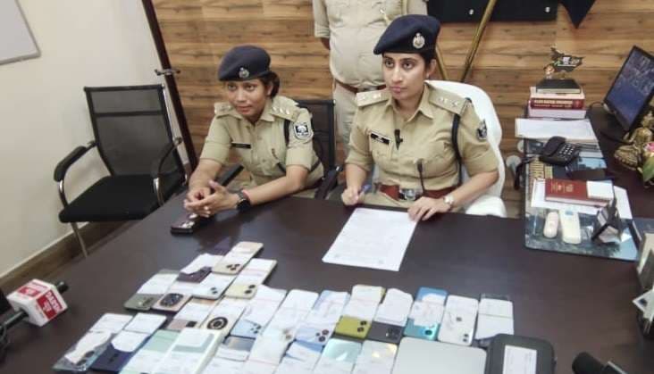 मोबाइल स्नैचिंग कर नेपाल में बेचने वाले गिरोह के 14 शातिर गिरफ्तार