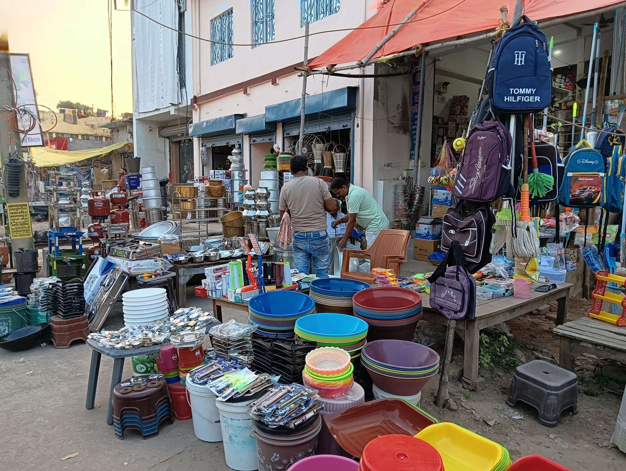 Giridih News :सरिया बाजार में बढ़ी चहल-पहल, पहुंच रहे खरीदार