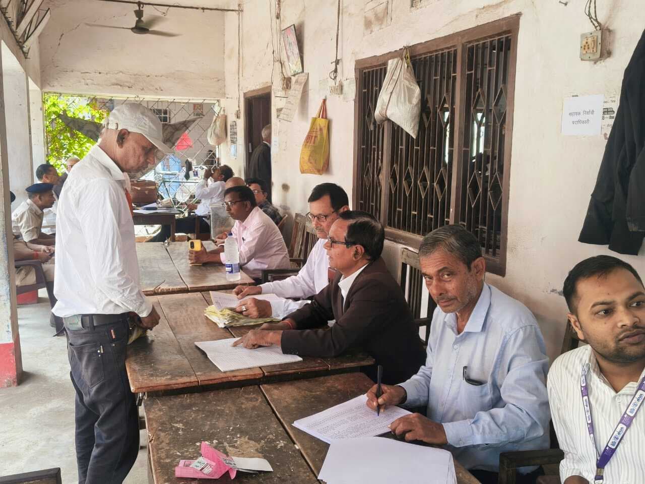 जिला विधिज्ञ संघ चुनाव में 67.56 प्रतिशत पड़े वोट