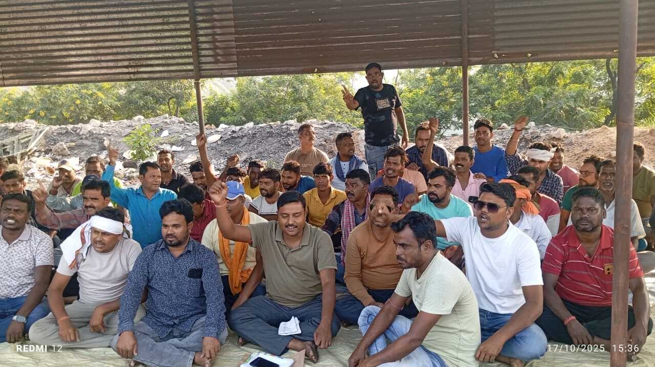 Dhanbad News : चापापुर के मजदूरों का टूल डाउन हड़ताल जारी, वार्ता विफल