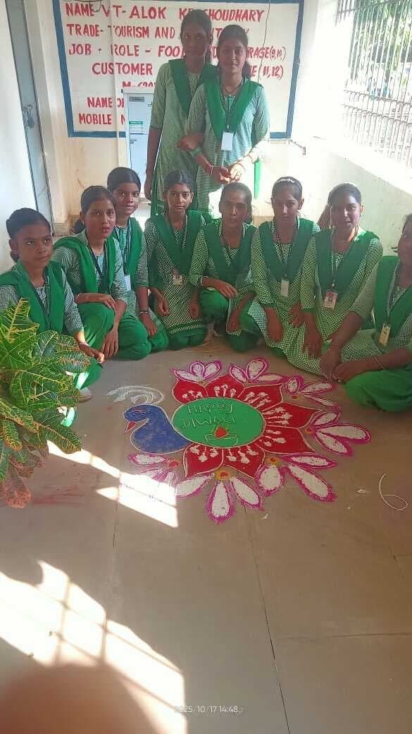 रंगोली प्रतियोगिता में छात्राओं ने दिखायी प्रतिभा
