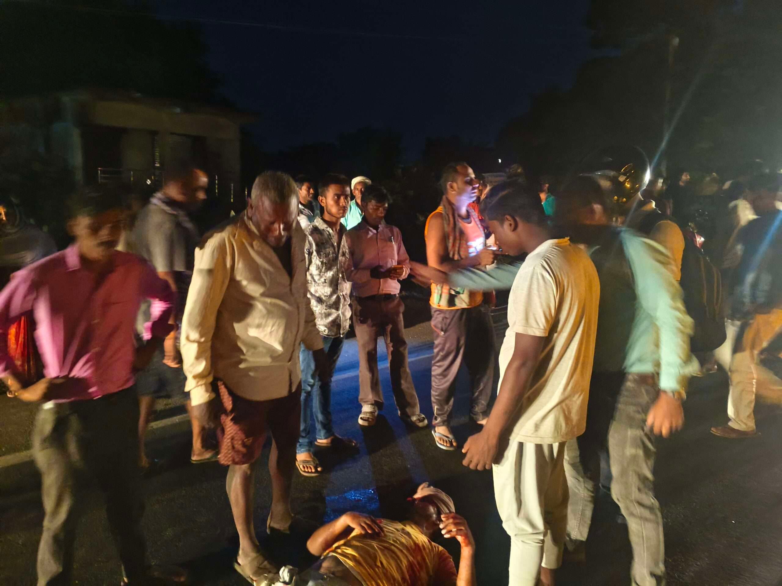 Giridih News :कार की टक्कर से बाइक सवार घायल