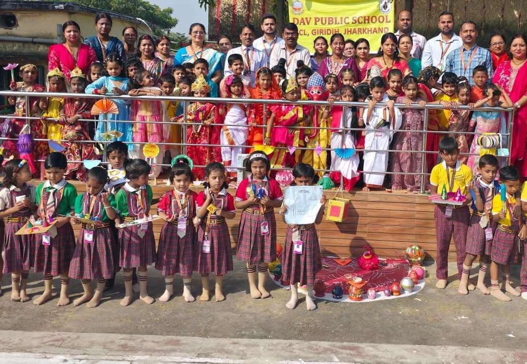 Giridih News :डीएवी सीसीएल के बच्चों ने किया महापर्व छठ का सजीव चित्रण