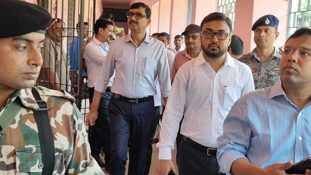 डीएम ने लिया वज्रगृह व मतगणना केंद्र का जायजा, दिये आवश्यक निर्देश