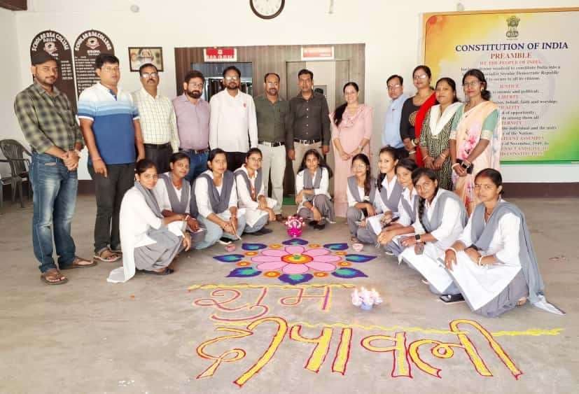 Giridih News :स्कॉलर बीएड कॉलेज में दीवाली की रही धूम