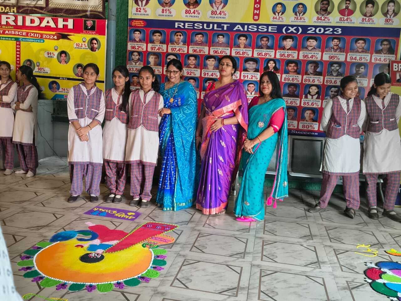 Bokaro News : स्कूलों में दिखा त्योहारों का रंग