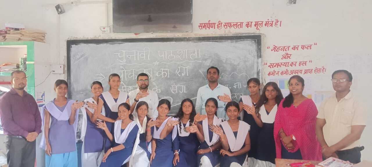 Madhubani News : सलहा उच्च विद्यालय में मतदाता जागरूकता कार्यक्रम का आयोजन