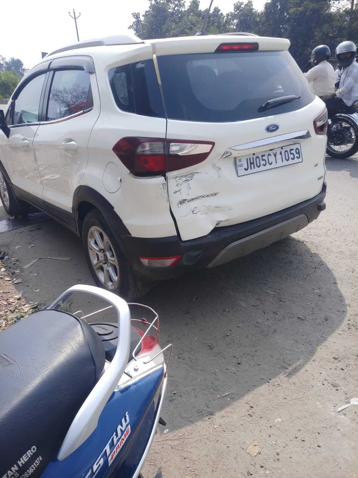 Bokaro news : वृंदा करात के वाहन को हाइवा ने मारी टक्कर, बाल-बाल बचे सवार