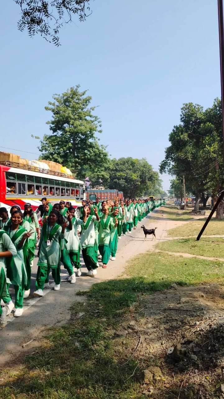 स्कूली छात्राओं ने निकाली जागरुकता रैली