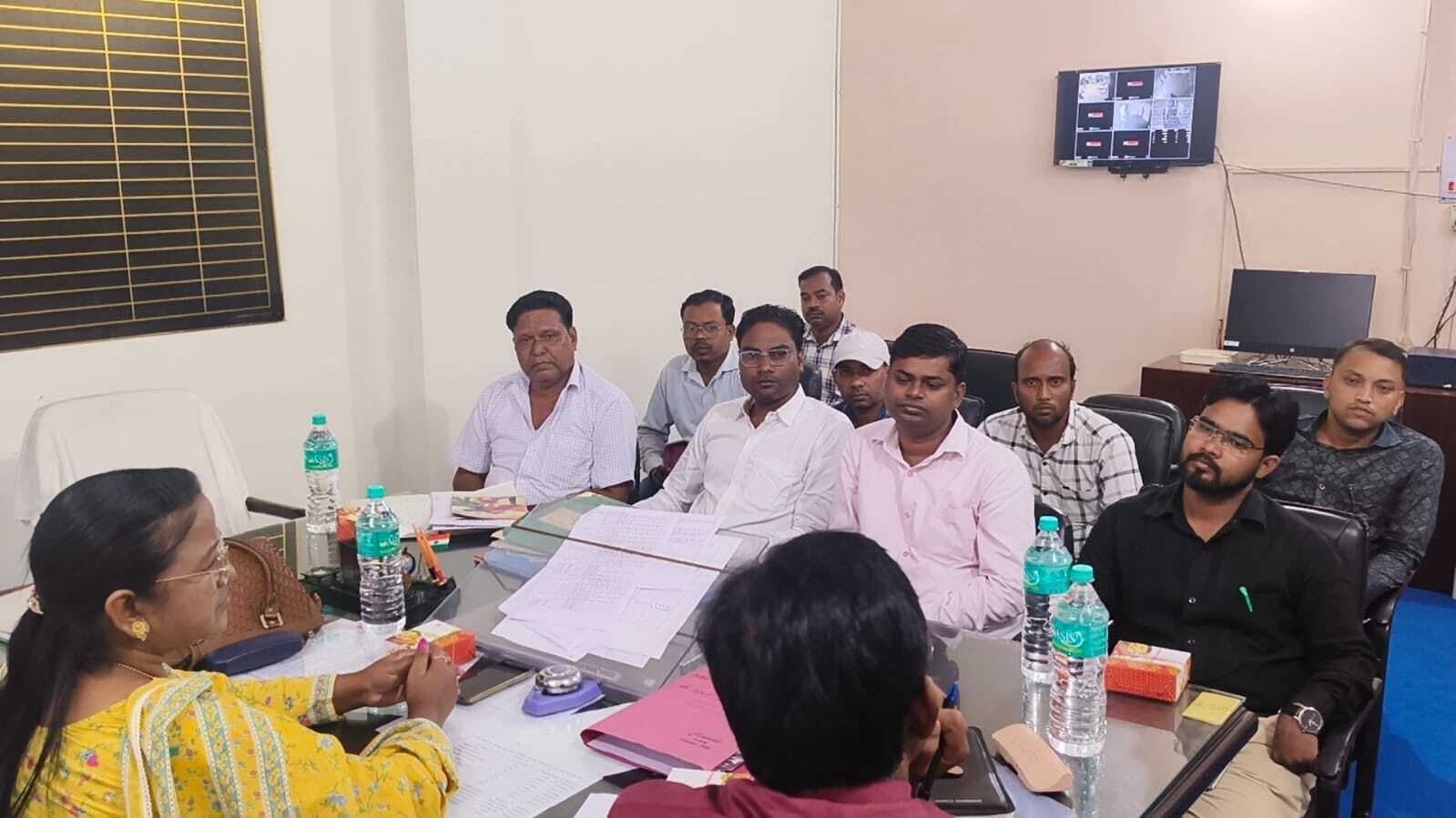 Seraikela Kharsawan News : खाताधारकों से अच्छा व्यवहार करें सभी बैंक अधिकारी व कर्मचारी : वरुण चौधरी