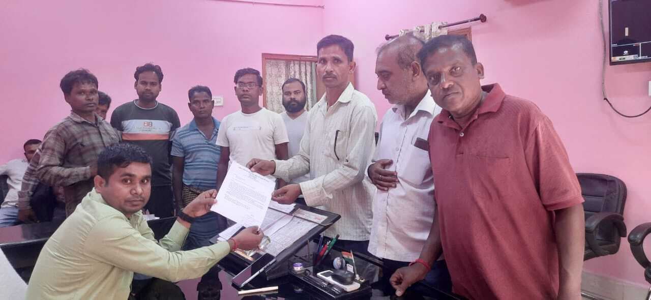 Seraikela Kharsawan News : चांडिल-कांड्रा जर्जर सड़क की एक सप्ताह में मरम्मत करायें, अन्यथा आंदोलन