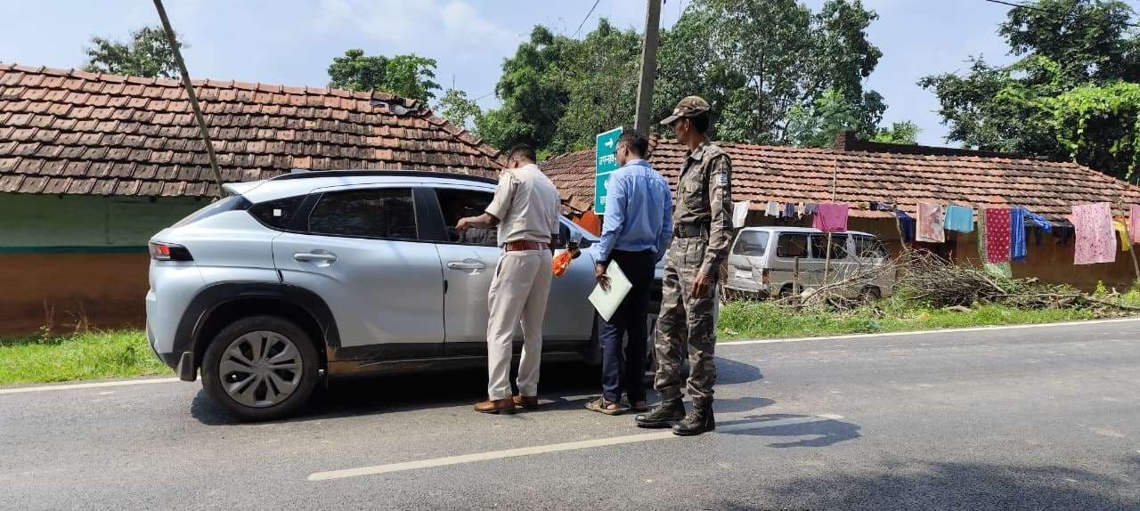 East Singhbhum News : मालवाहक गाड़ी से 71,500 रुपये जब्त, व्यापारियों की मुश्किलें बढ़ीं