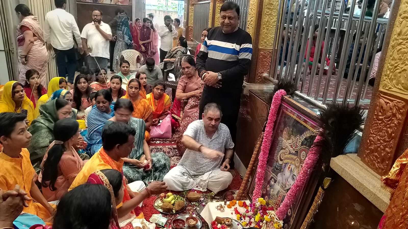 Dhanbad News : कार्तिक रमा एकादशी पर श्याम बाबा को 111 निसान अर्पित