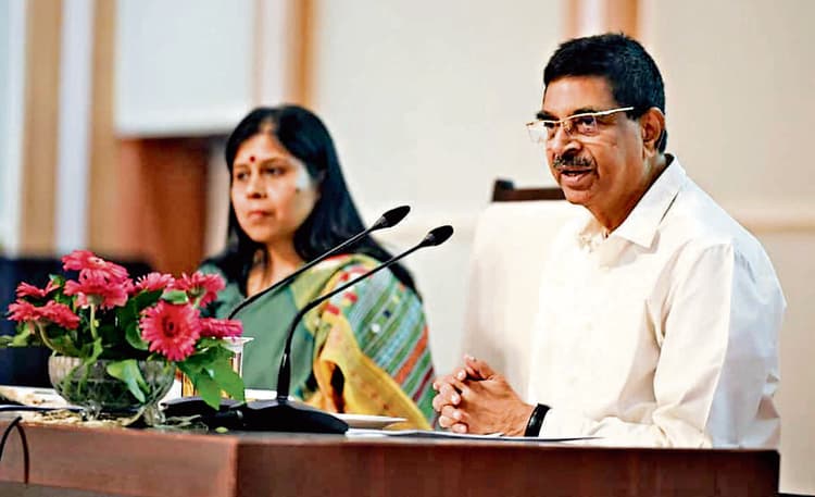 Bhubaneswar News: केंद्र व राज्य सरकार की कल्याण योजनाओं के प्रति जागरुकता बढ़ाये मीडिया : राज्यपाल