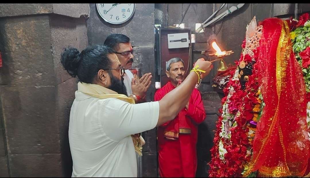 कन्नड़ अभिनेता अपने फिल्म की सफलता पर पहुंचे माता मुंडेश्वरी धाम