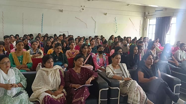 छात्राओं ने नयी शिक्षा नीति से जानी सफलता की नयी राहें