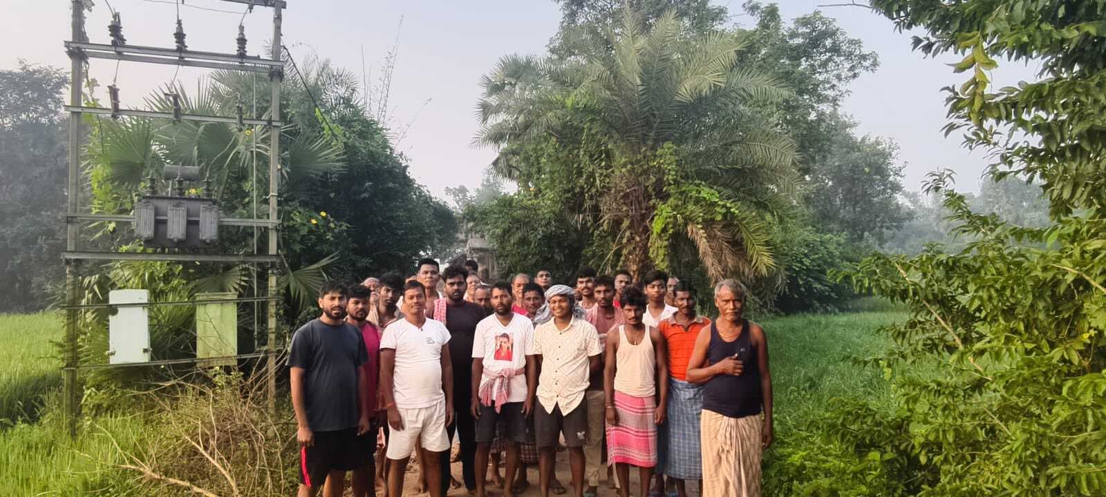 बलियापतरा गांव में लगा नया ट्रांसफाॅर्मर