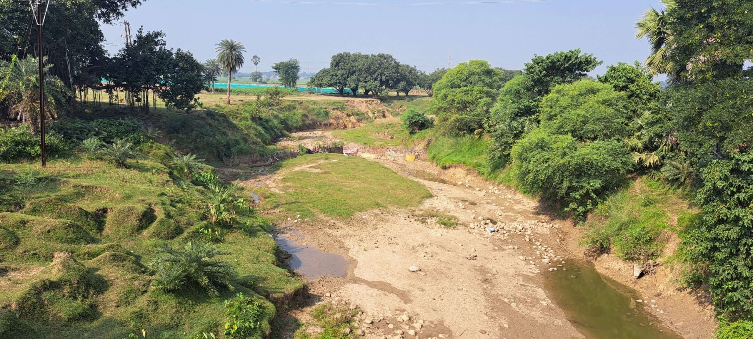 सूख गयी ढोलिया नदी, रबी फसल की बुआई पर संकट गहराया