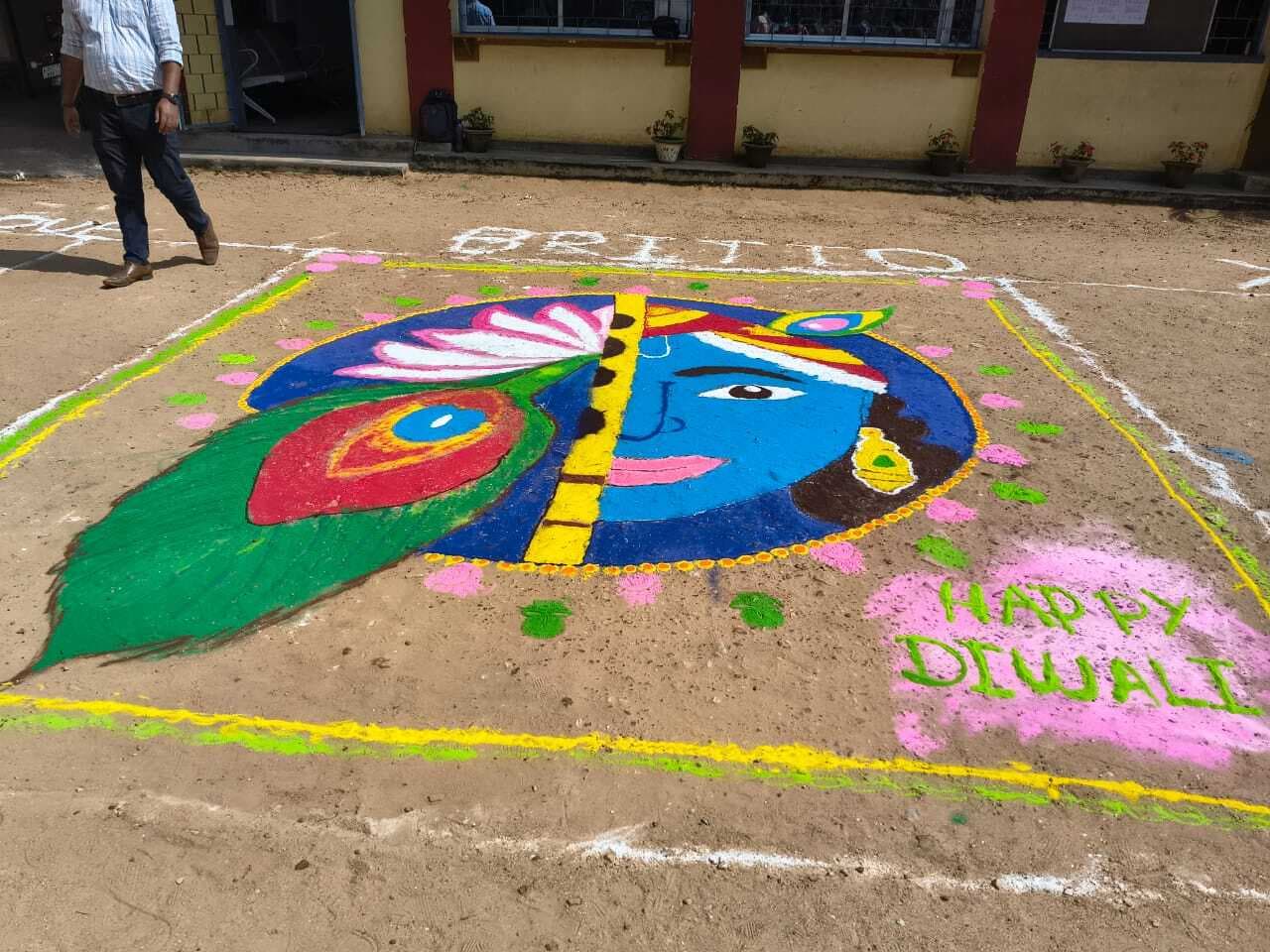 स्कूलों में रंगोली प्रतियोगिता