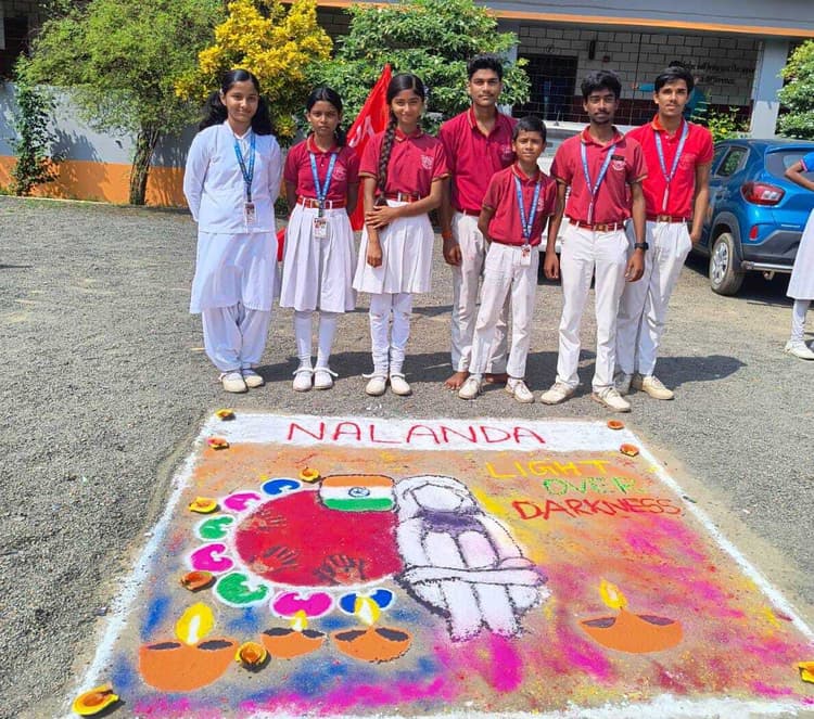 दीपावली व छठ पर्व को लेकर बच्चों ने बनाई रंगोली