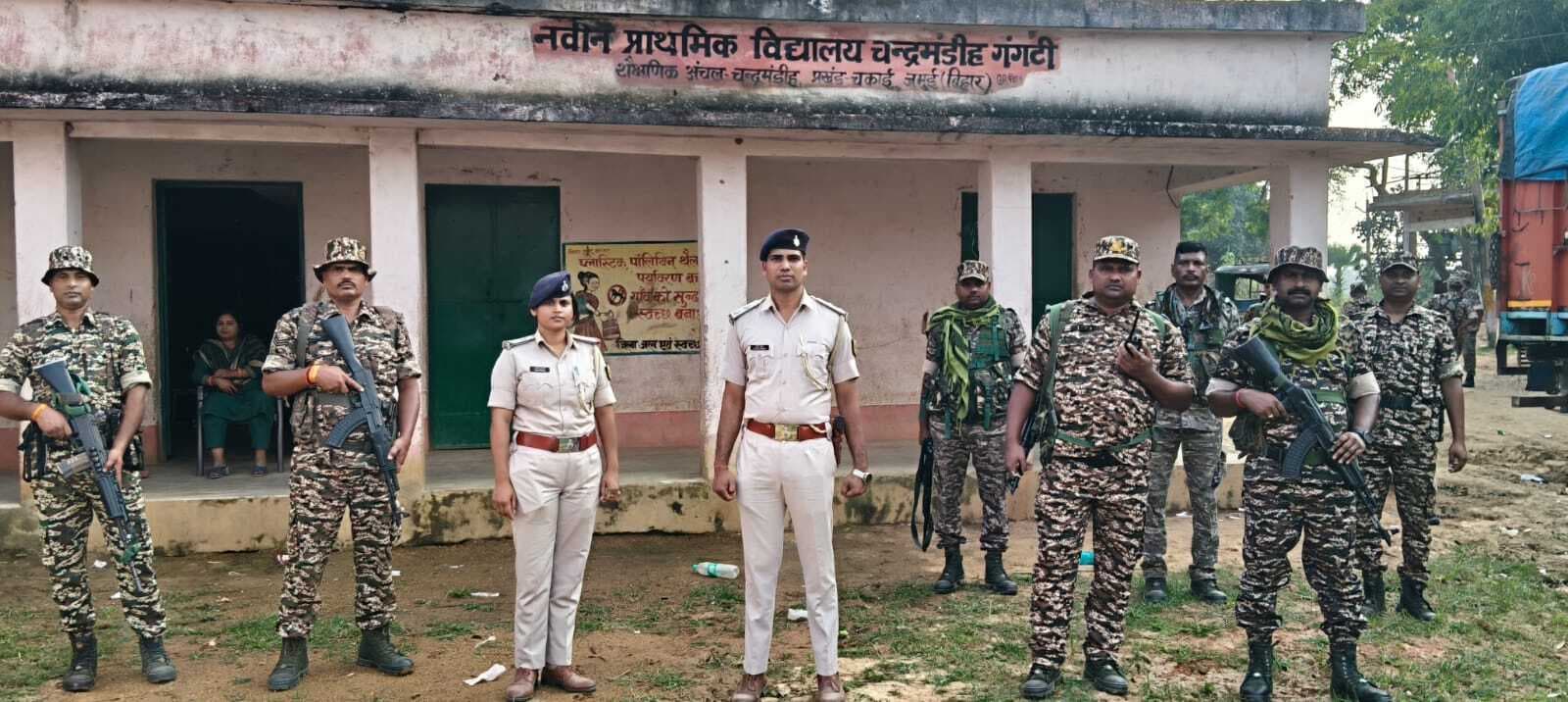 चंद्रमंडीह पुलिस व सीआरपीएफ ने चलाया विशेष सर्च अभियान