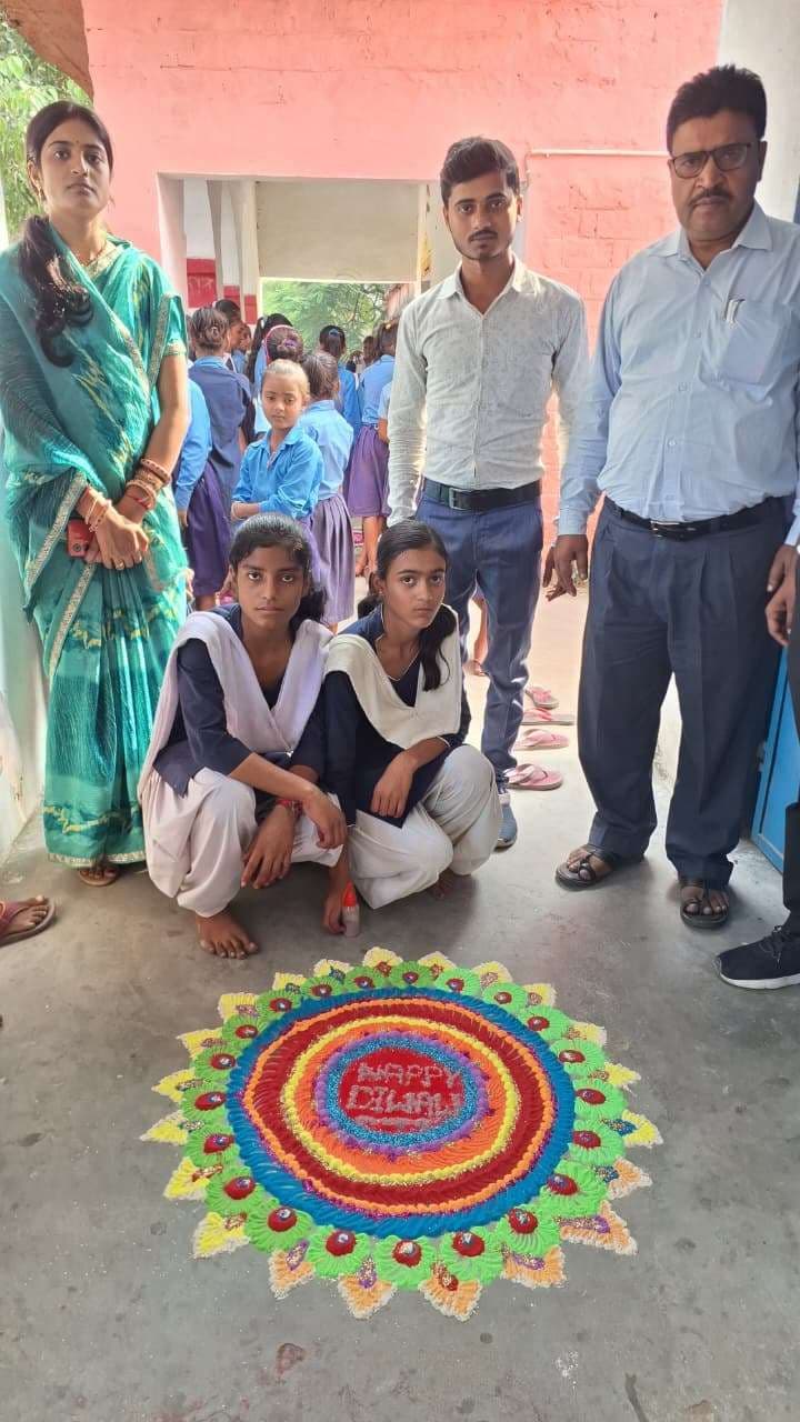 Samastipur News:मवि करियन में हुई रंगोली प्रतियोगिता