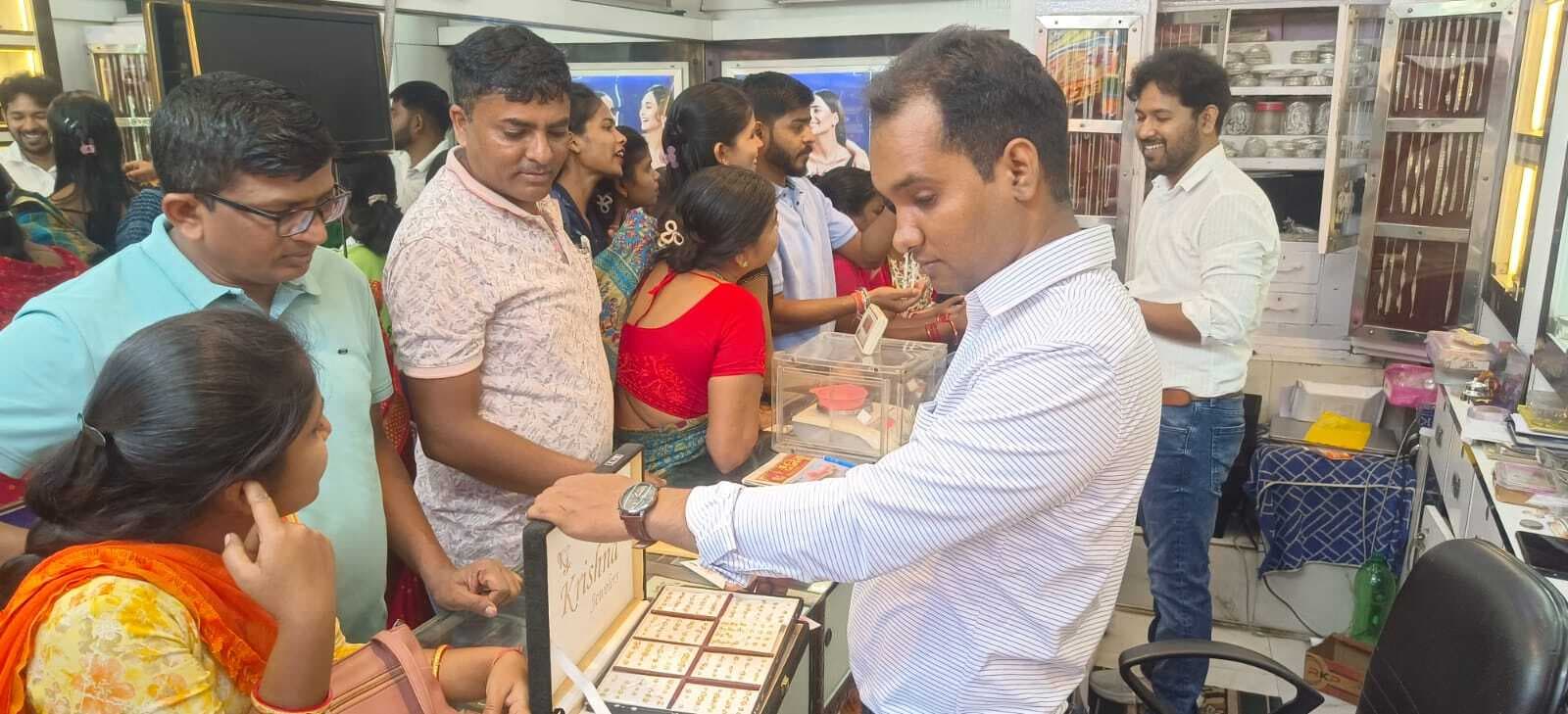 धनतेरस में 20 करोड़ रुपये का कारोबार