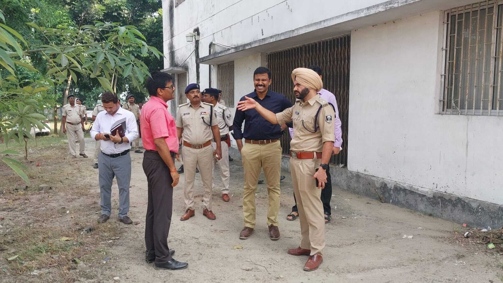 पुलिस प्रेक्षक ने डिस्पैच सेंटर व स्ट्रांग रूम का किया निरीक्षण