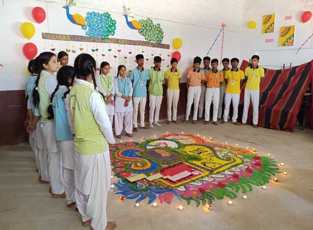 विद्यालयों में रंगोली प्रतियोगिता