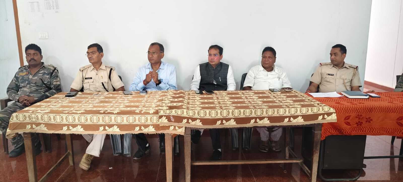 सौहार्दपूर्ण माहौल में मनायें दीपावली व काली पूजा : एसडीओ