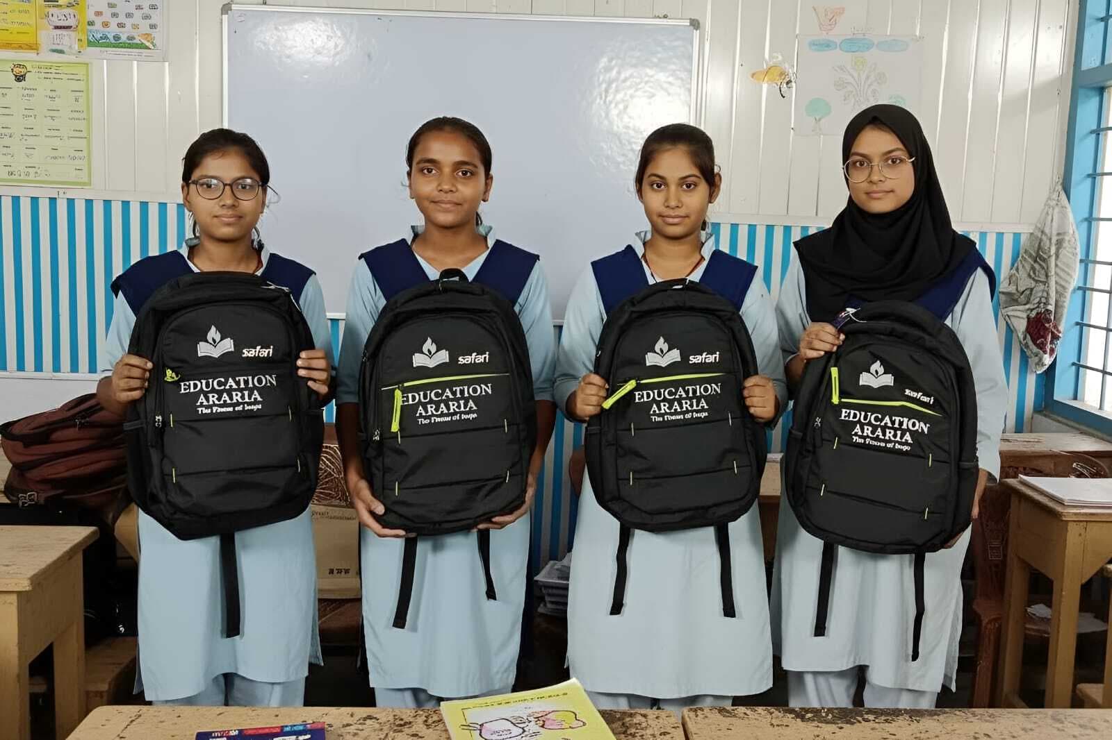 10 मेधावी छात्र-छात्राओं को किया सम्मानित