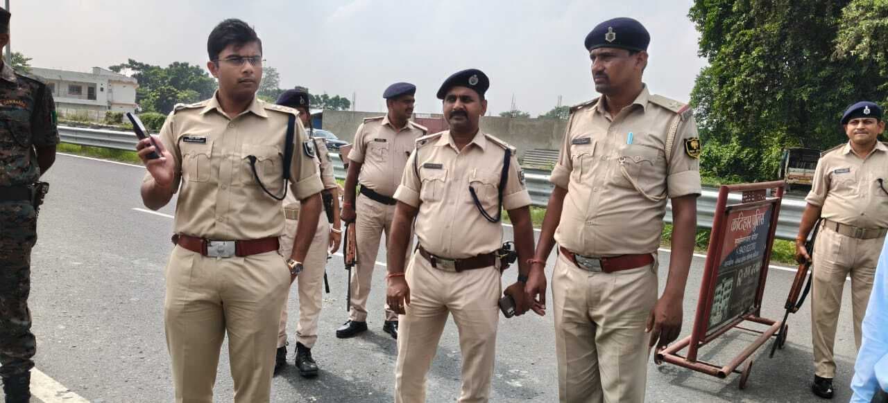 एसपी ने विभिन्न चेक पोस्ट का किया निरीक्षण, पुलिस पदाधिकारी को दिए आवश्यक निर्देश